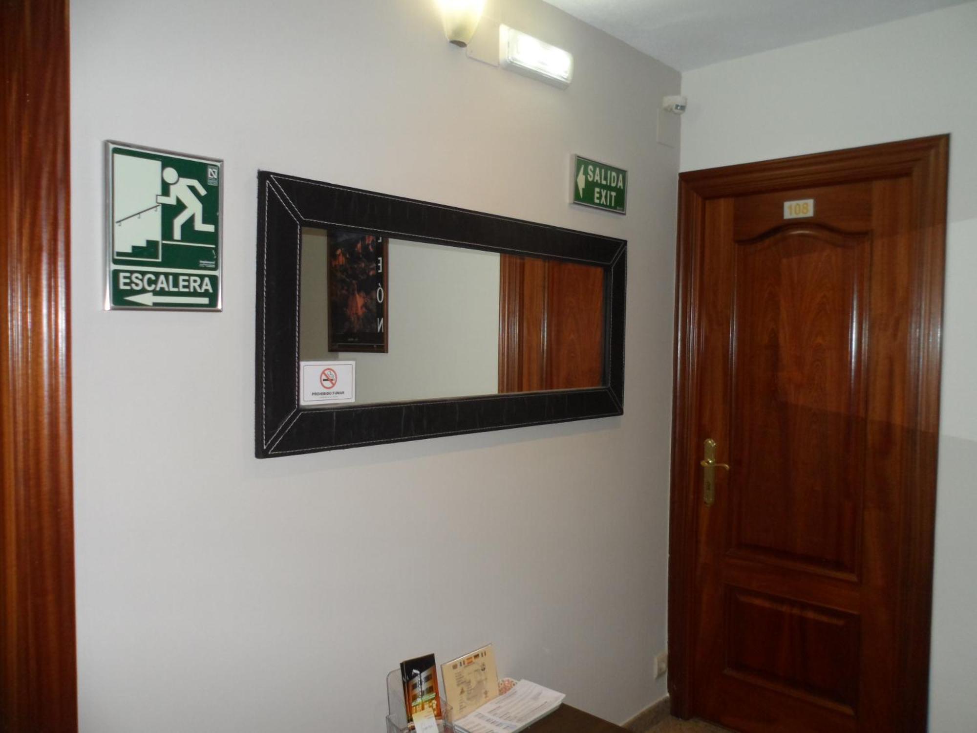 Hostal Coruna Astorga Exteriör bild
