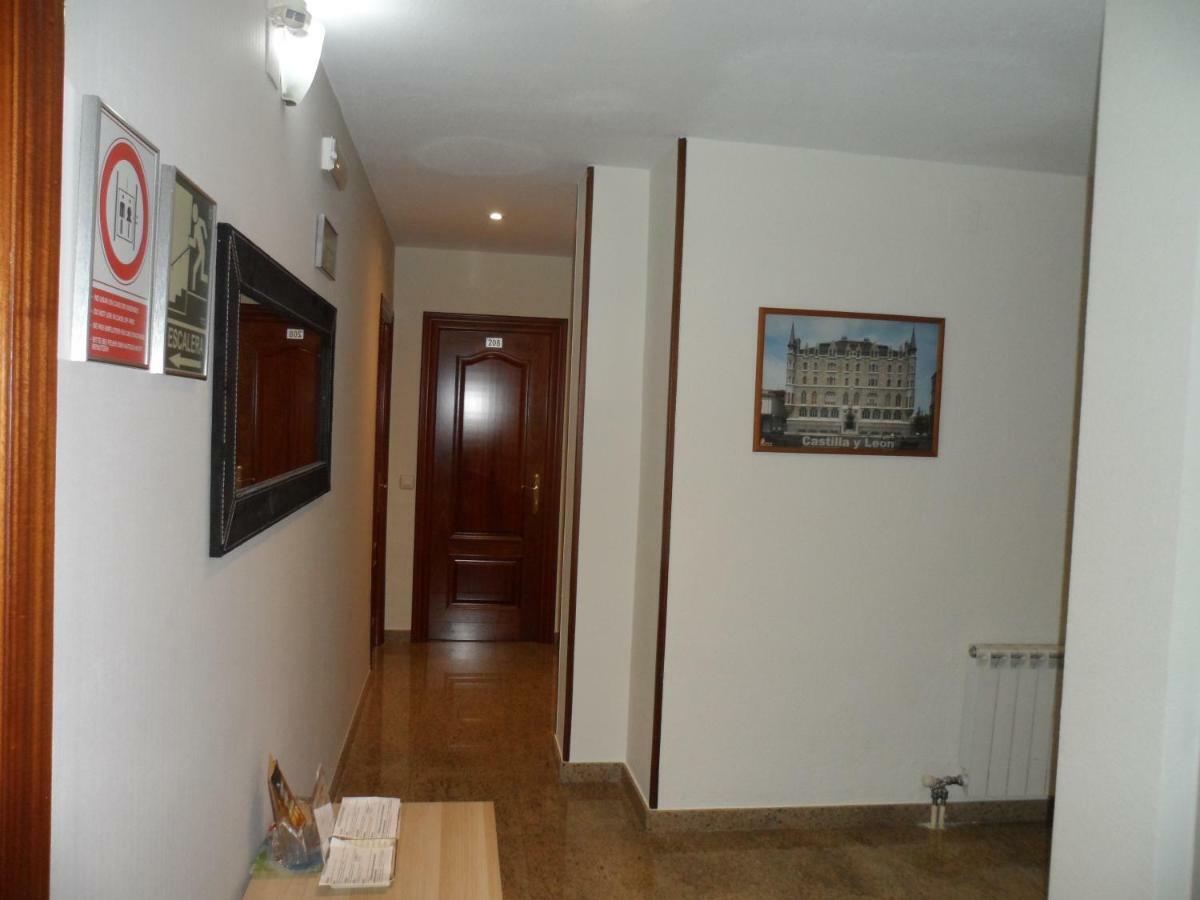 Hostal Coruna Astorga Exteriör bild